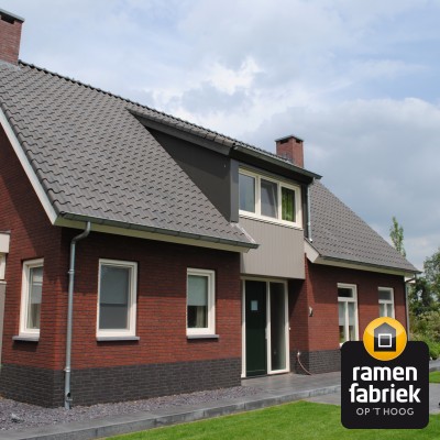 Woonhuis Boekel kunststof kozijnen houtnerf
