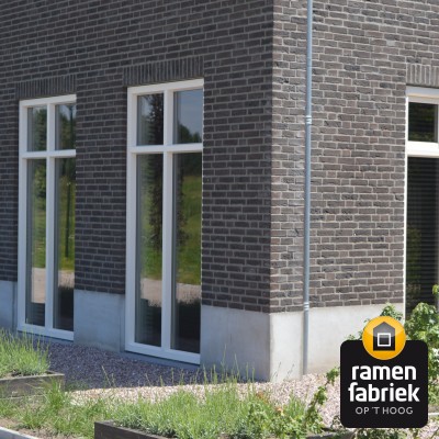 Woonhuis Reusel kunststof kozijnen houtnerf
