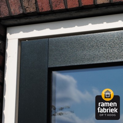 Boerderij Reusel met kunststof kozijnen houtnerf