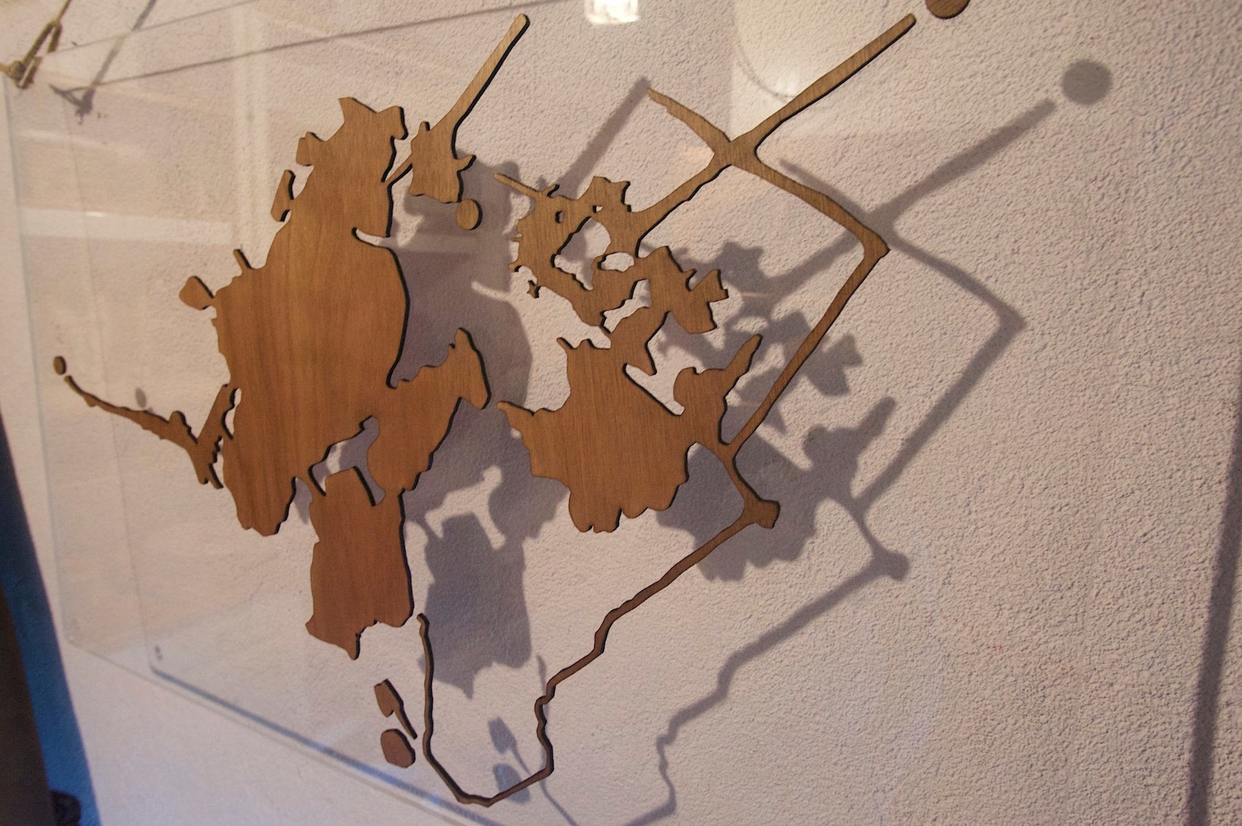 Speciaal project - perspex en gesneden hout