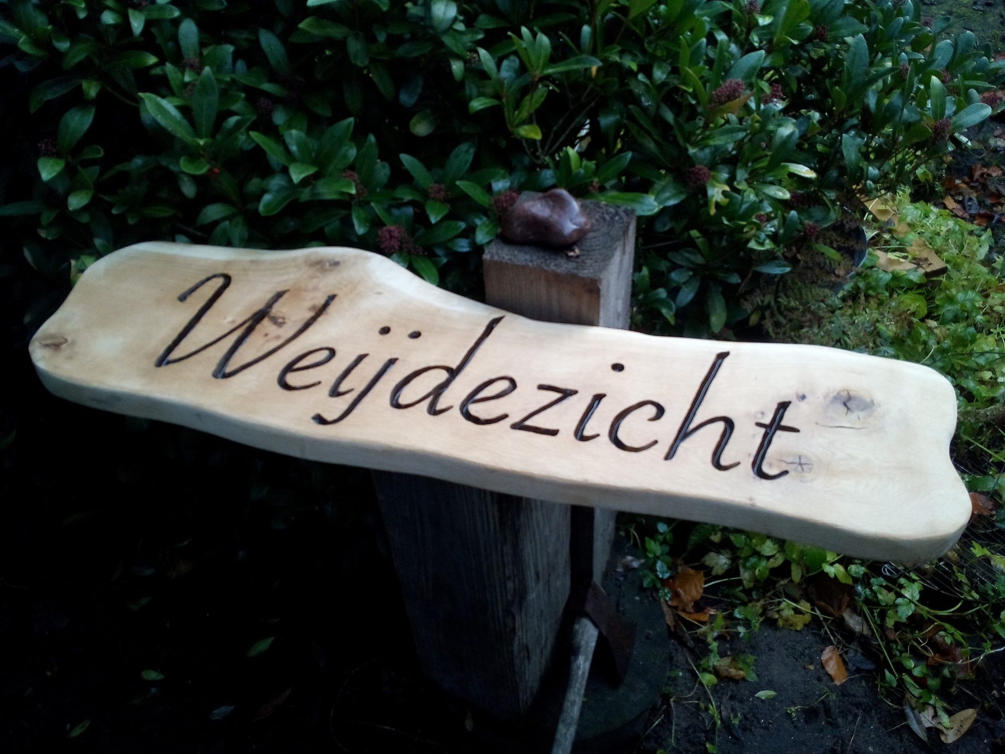 Robuust eiken gevelbord