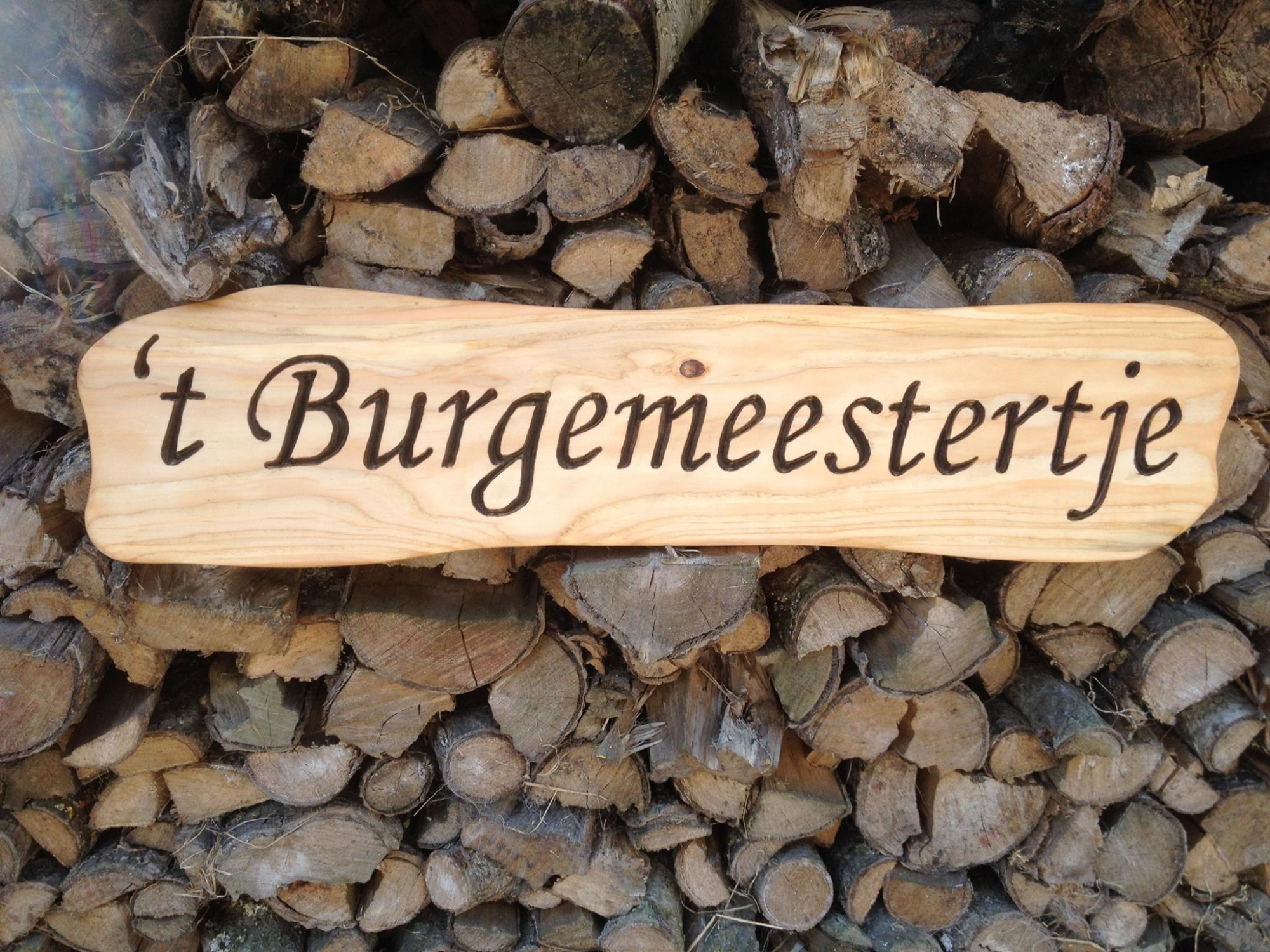 Ambachtelijk gevelbord