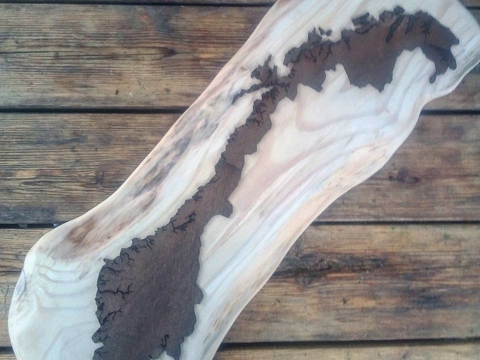 Landkaart uit hout op plank