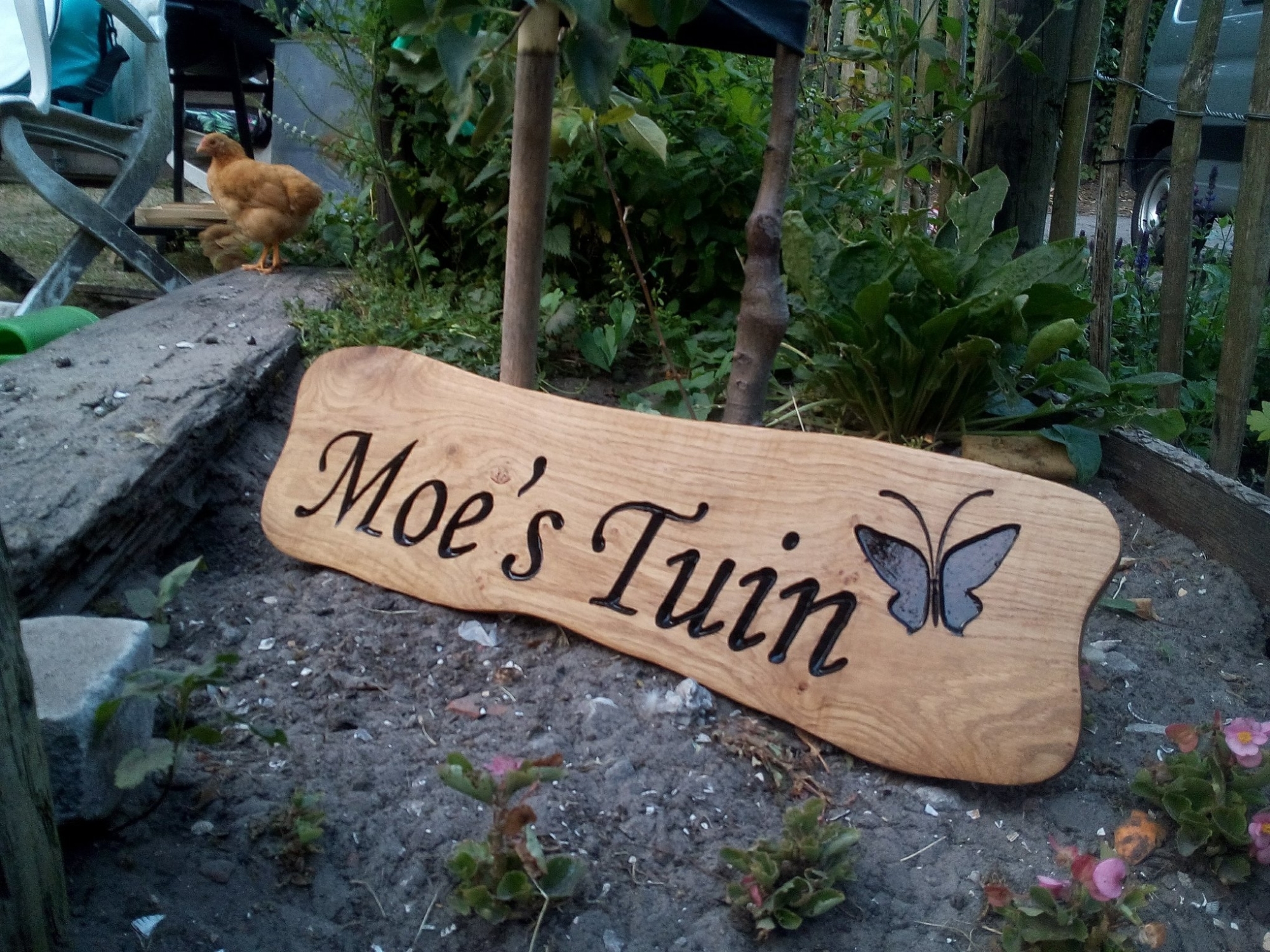 Ambachtelijk naambord voor de moestuin